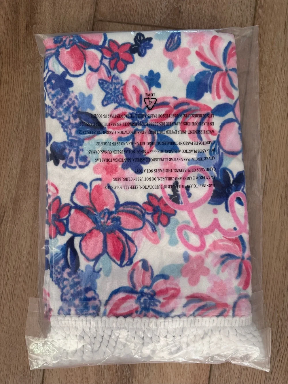 NWT Lilly Pulitzer Beach Towel Resort White Party Like A Lobstar